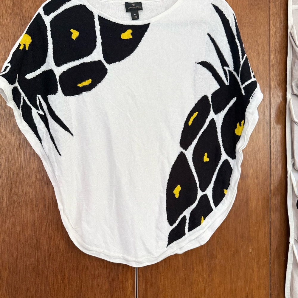 White Woven Top with Black & Yellow Pineapple Detail